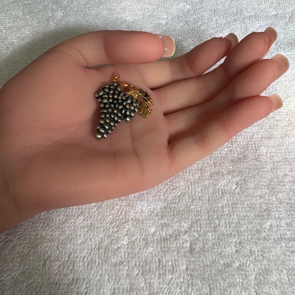 FAF Gold Plated & Pewter Grape Cluster Brooch Unisex - Picture 8 of 9